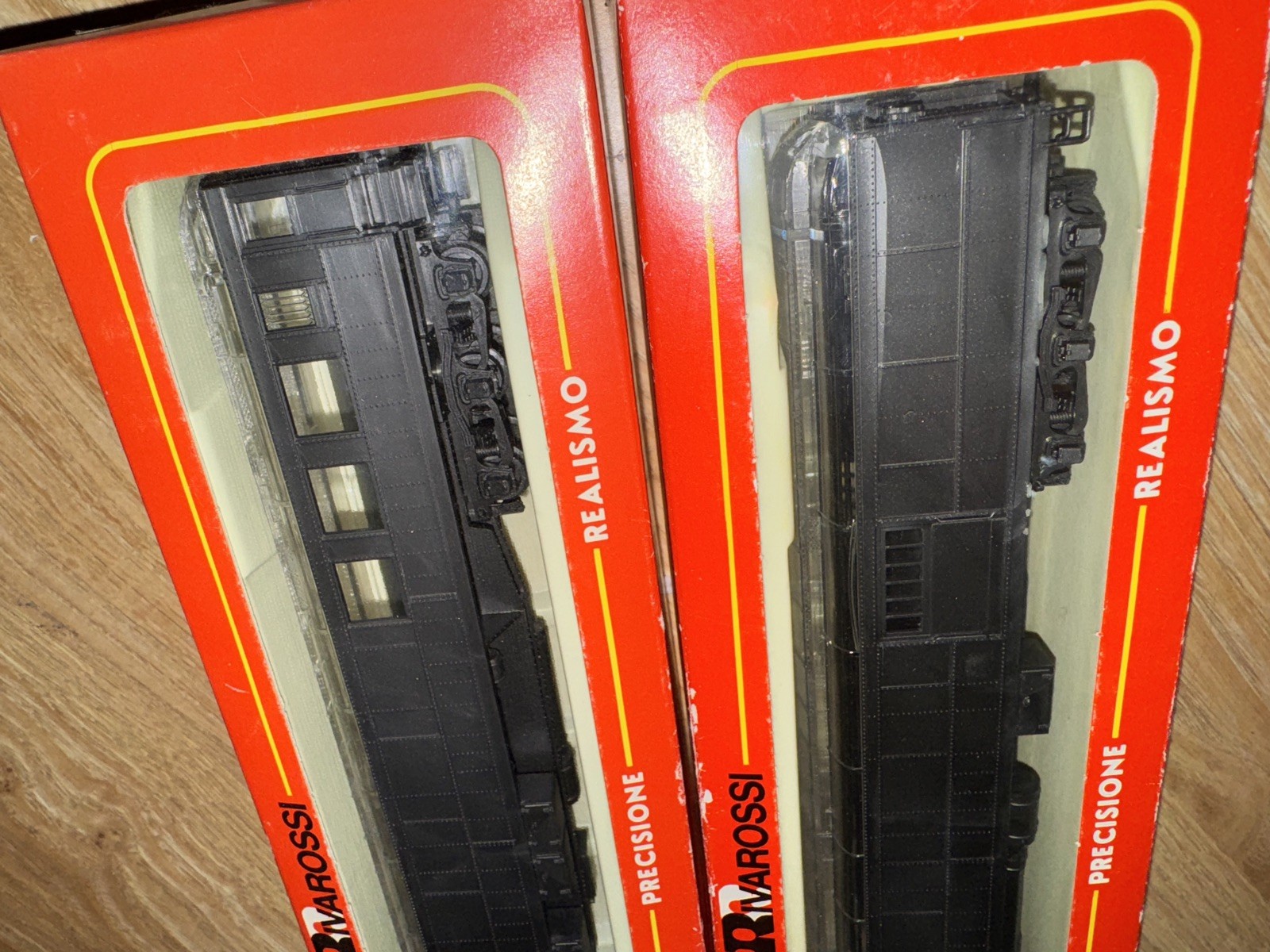 2 VTG Rivarossi HO Scale Locomotive Trains 6598/0 Black Plastic Passenger Cars