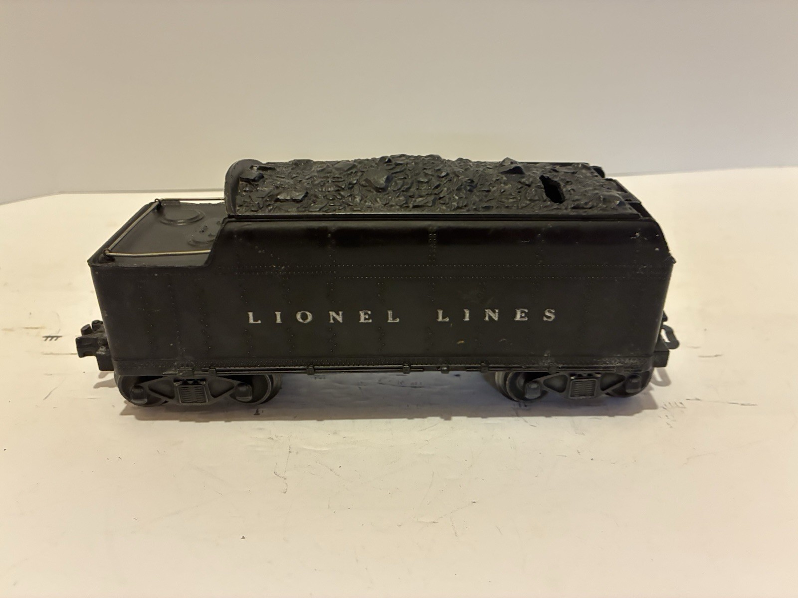 Lionel Post War 2025 Locomotive and Whistle Tender Tested See Description. Nice