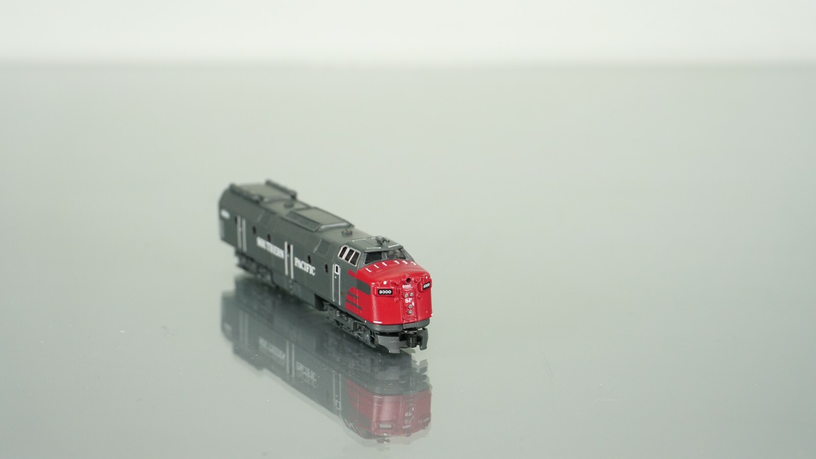 AZL Ajin Brass Krauss Maffei ML-4000 Southern Pacific 9000 DCC w/Sound Z scale
