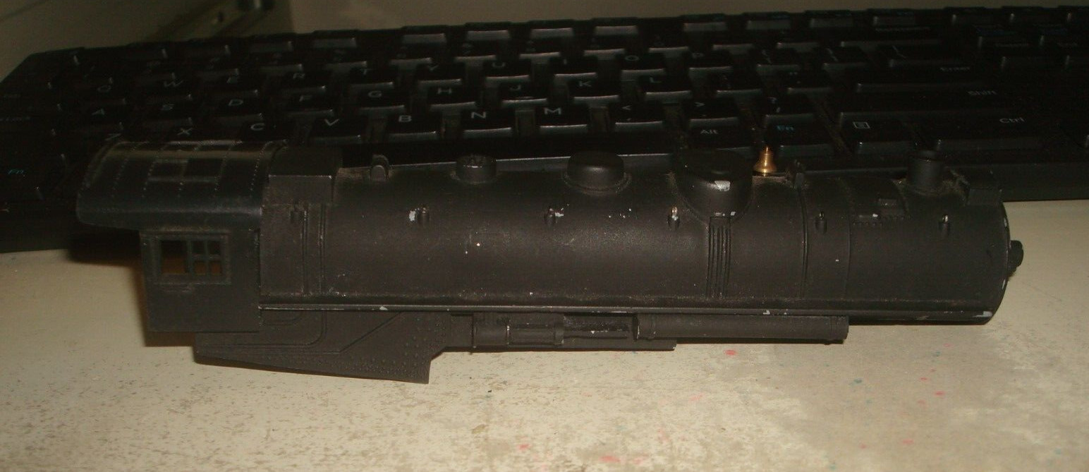 HO. VINTAGE. STEAM ENGINE SHELL. WHITE METAL. MANTUA