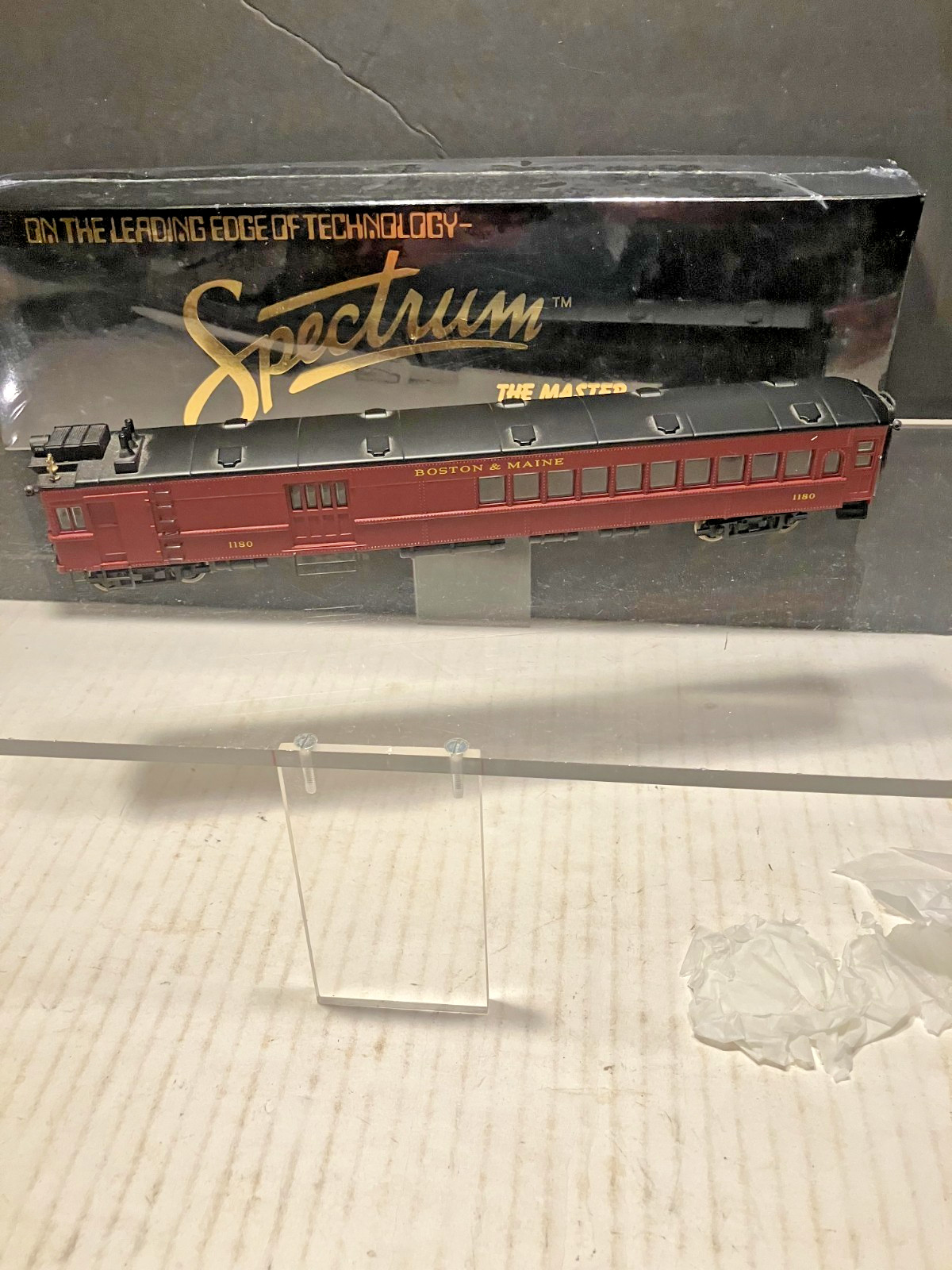 HO SCALE SPECTRUM BOSTON & MAINE POWERED DOODLEBUG WITH BOX