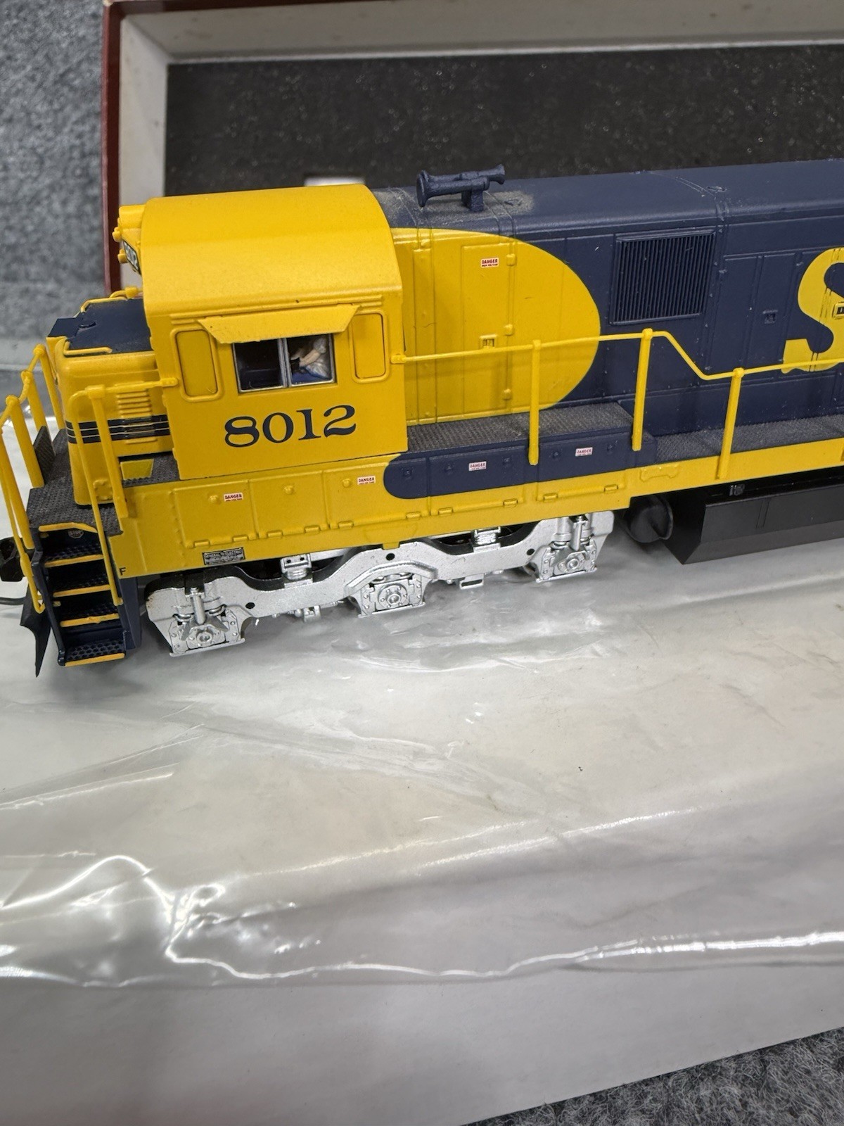 HO BLI Paragon 2 sound DC/DCC GE C30-7 ATSF #8012 Santa Fe Warbonnet blue/yellow