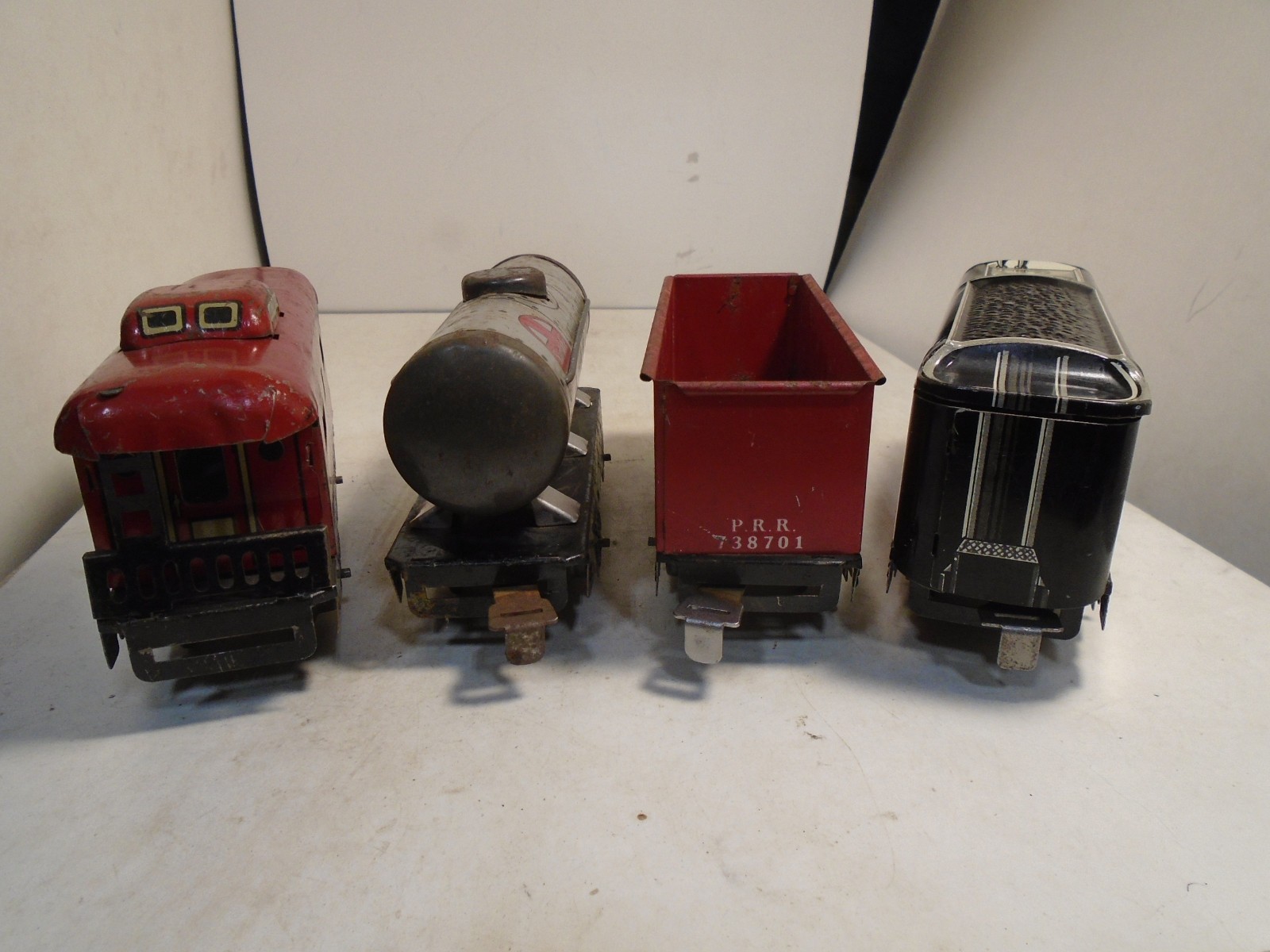 FOUR VINTAGE MARX TIN 4 WHEEL rolling stock assortment – SA I