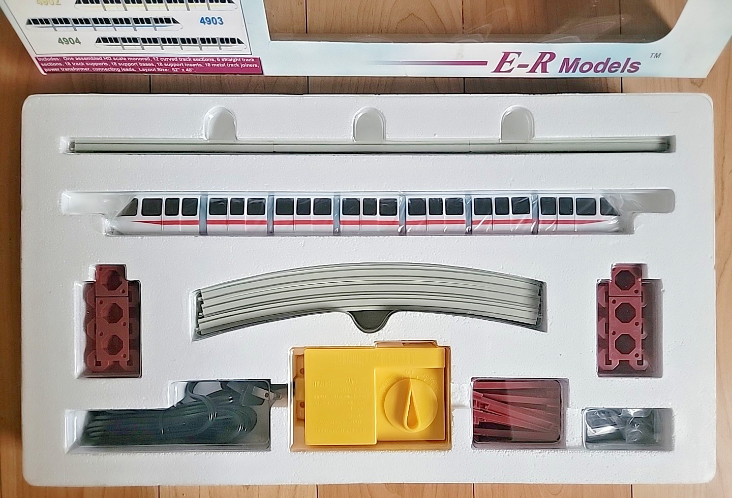 E-R Models Monorail RED Stripe #4901 HO Scale – Complete NEW READ