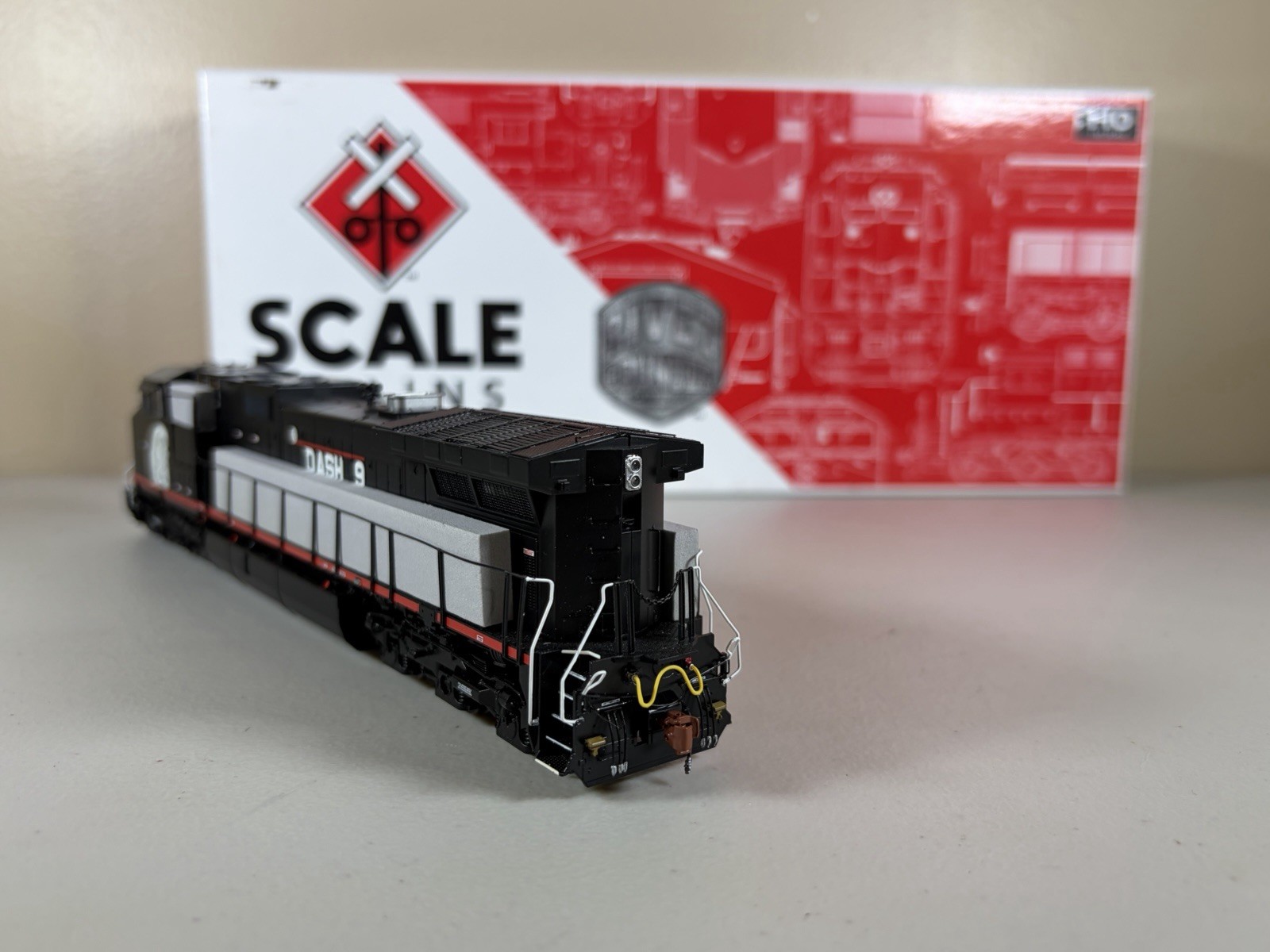HO ScaleTrains DCC Sound GE Demonstrator C44-9w #8601