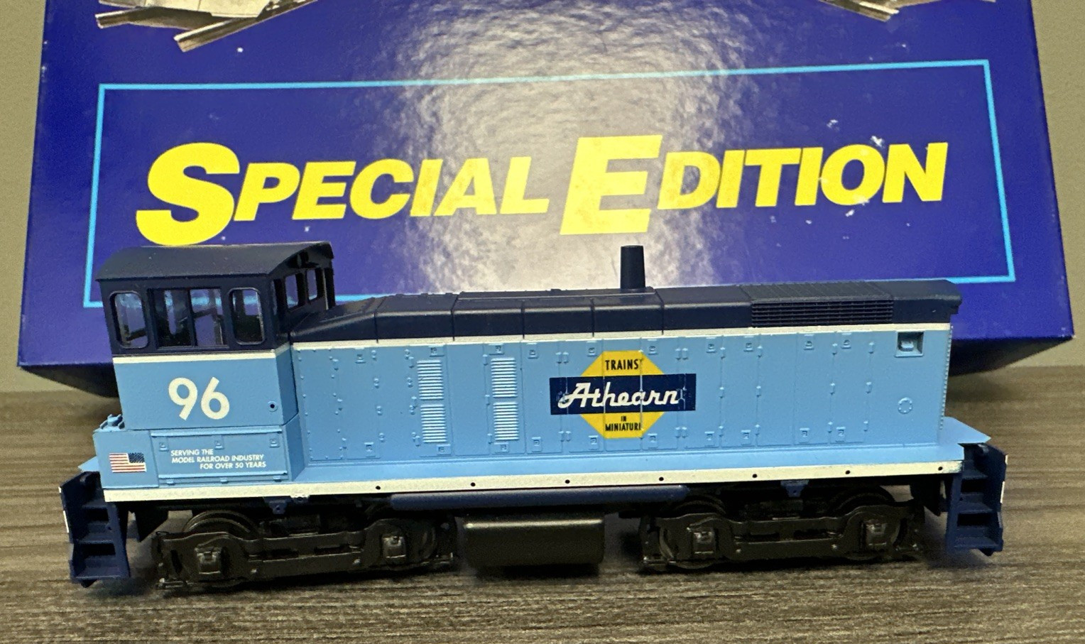 Athearn Special Edition HO RTR #2200 SW1000 Powered Diesel w/Caboose Set RTR NOS