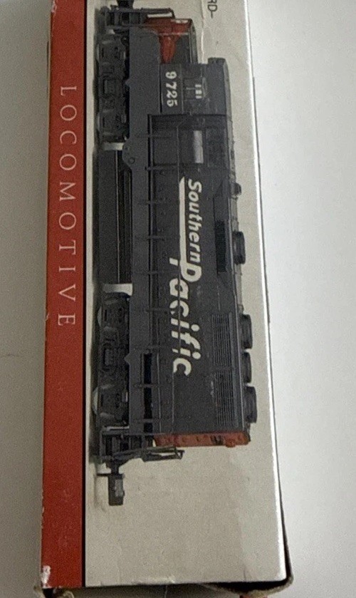 Southern Pacific Locomotive # 9725 Model Train No 418 High Speed N Scale w Box