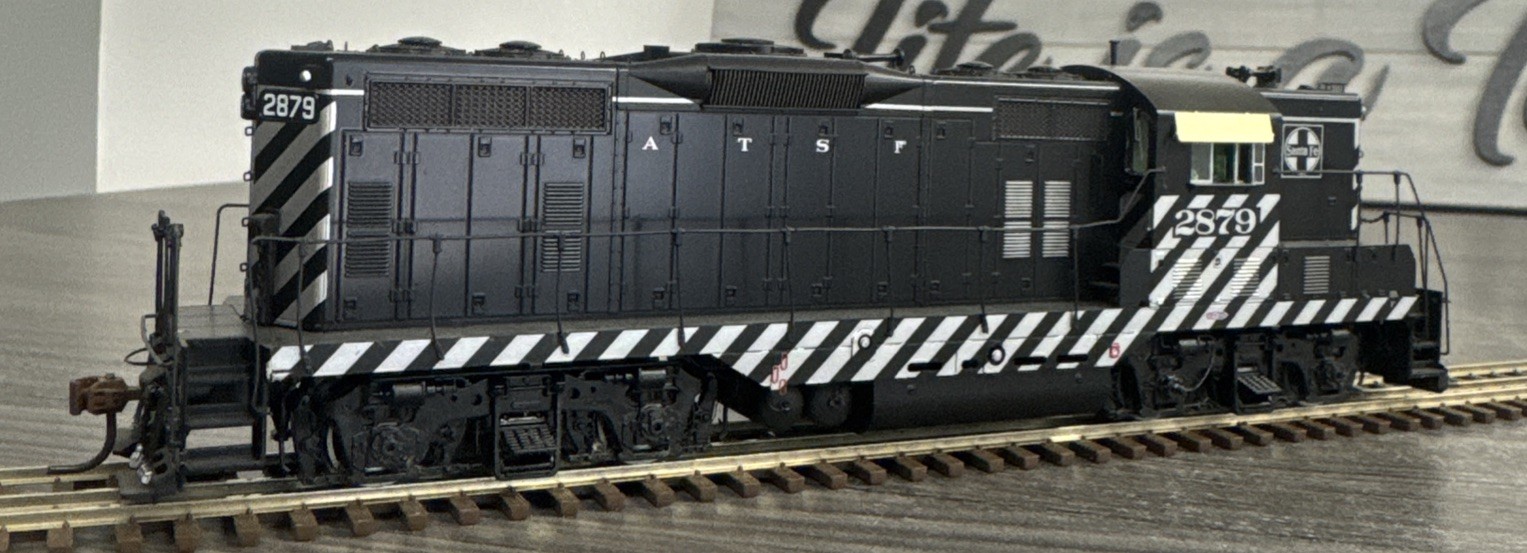 Athearn Genesis HO #G62633 Santa Fe GP7 #2879 w/DCC & Tsunami Sound – USED!