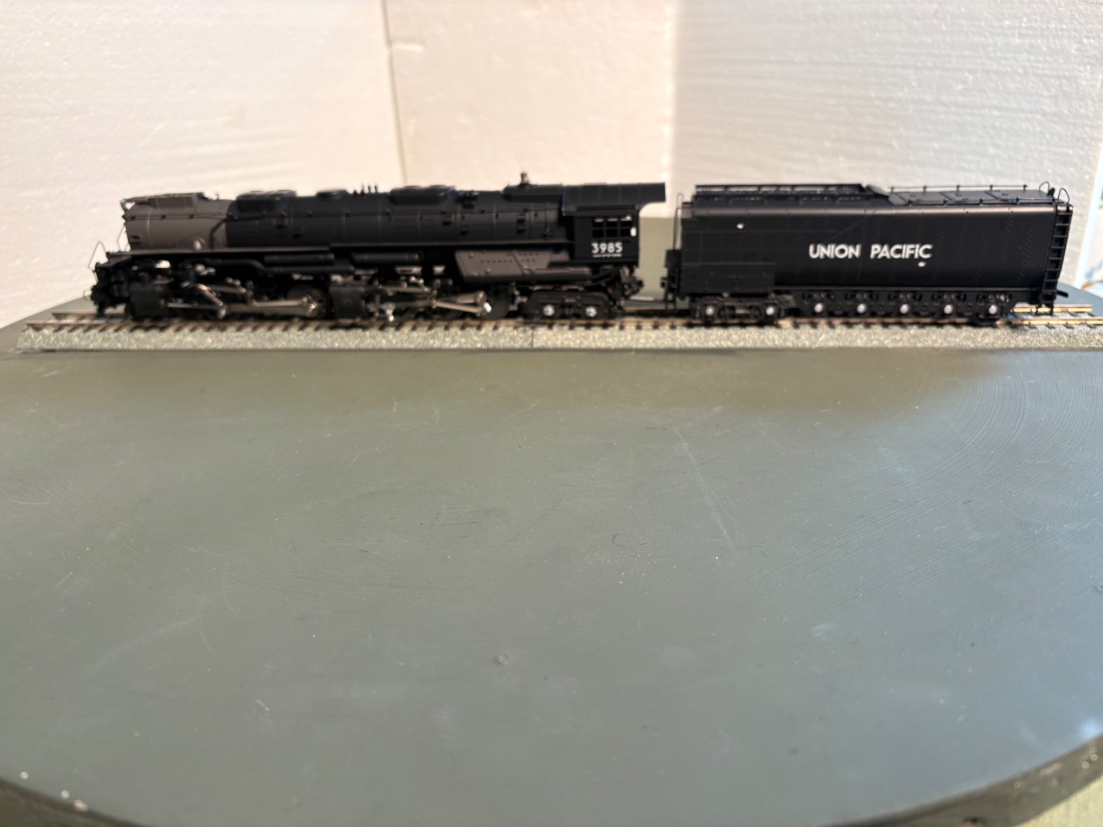 TESTED Rivaossi 4-6-6-4 Union Pacific Challenger #3983 & Tender (26-743)