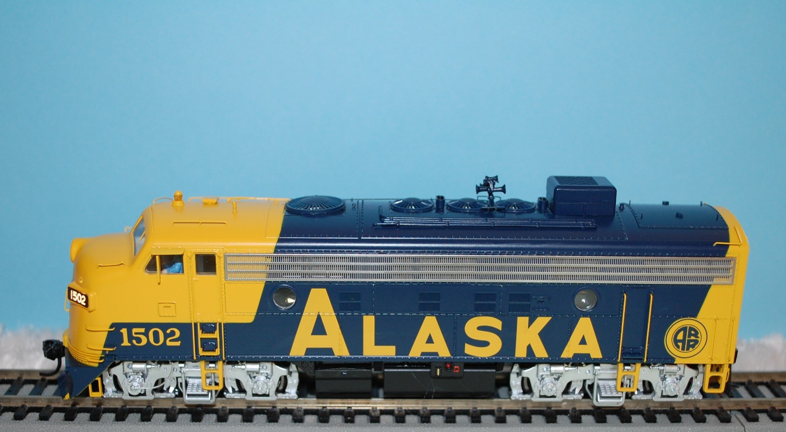 Walthers 920-40711 EMD F7A- Alaska Railroad #1502 locomotive Tsunami Sound & DCC