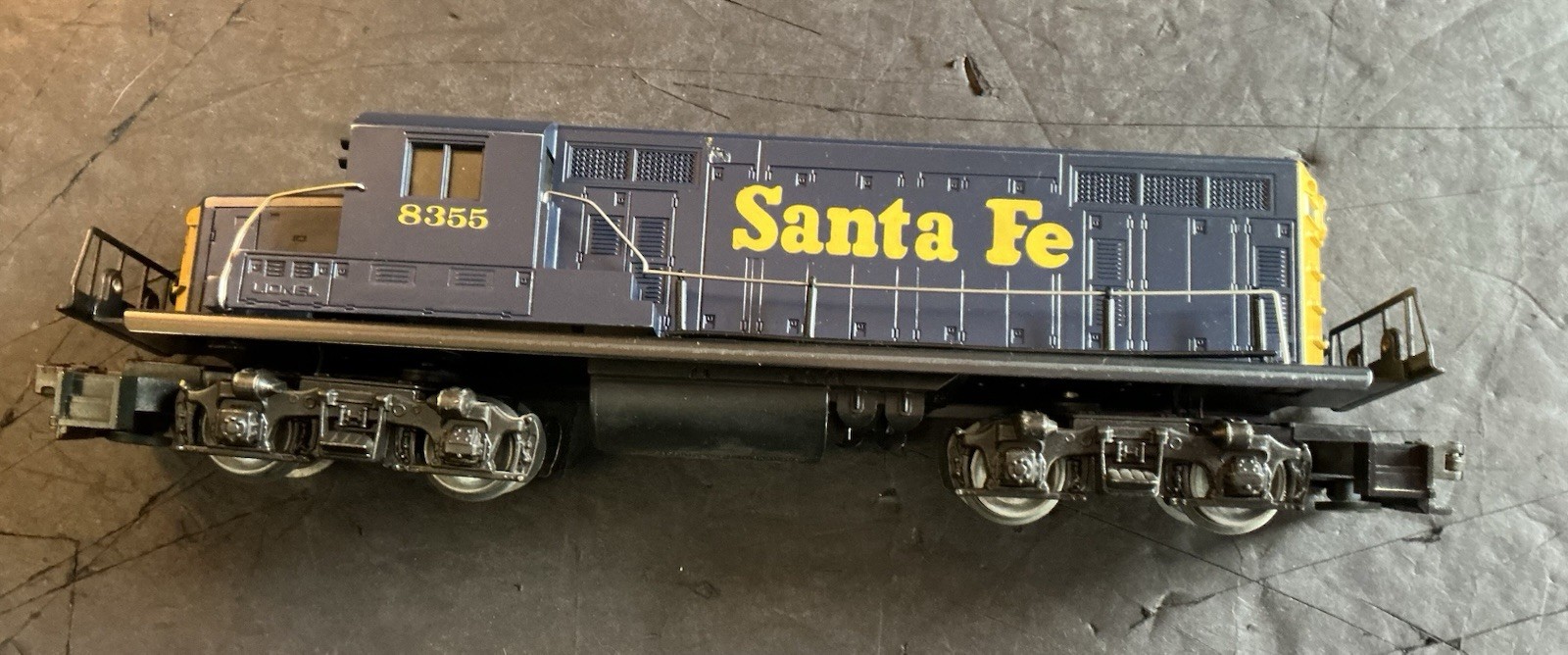 LIONEL 8355 Santa Fe Non-powered Locomotive MPC ERA.( DUMMY)