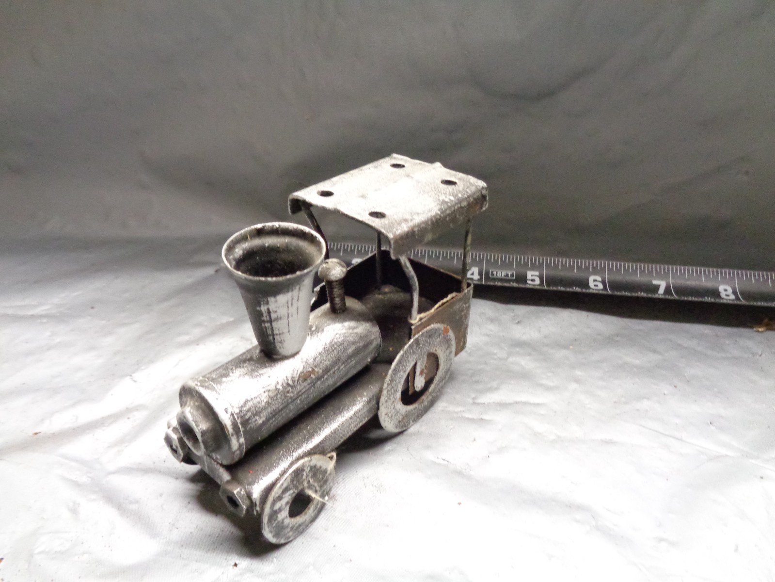 Meatal Tin Craft Locomotive Steamer Train – 4″ Long – 1.5″ Wide – 3″ High