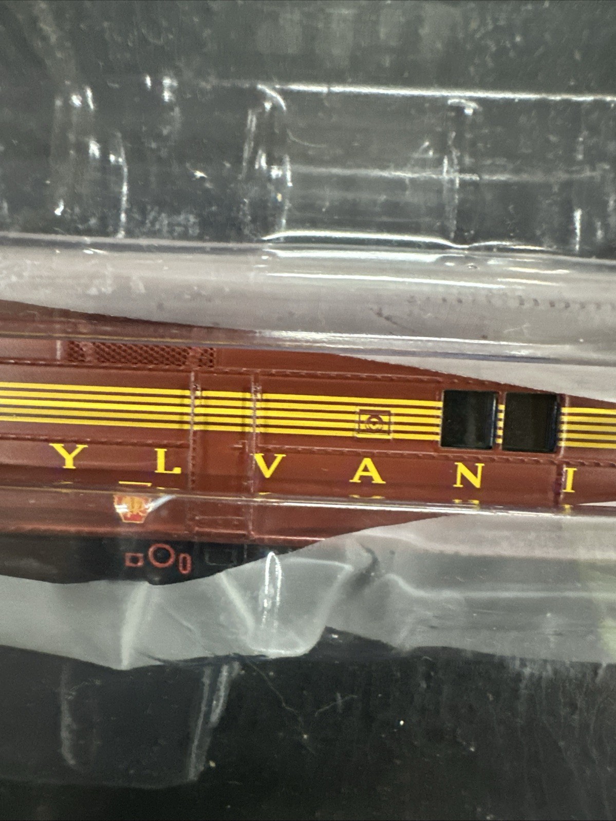66601 Locomotive Diesel sonorisée PENNSYLVANIA – TUSCAN 5 STRIPE E7-A DC HO 1/87