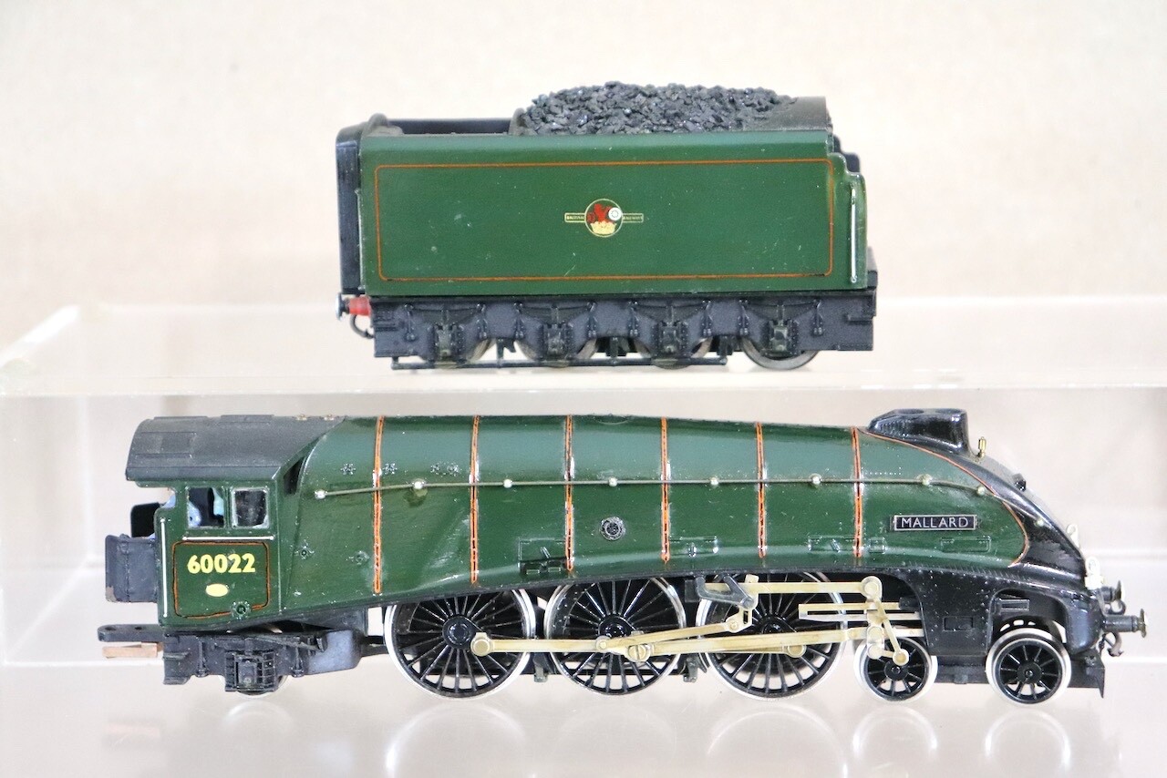 HORNBY DETAILED KIT BUILT BR 4-6-2 CLASS A4 LOCOMOTIVE 60022 MALLARD od
