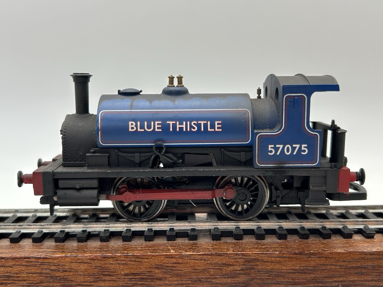OO Hornby R1130 0-4-0 Industrial Saddle Tank Locomotive ‘Blue Thistle’ WEATHERED
