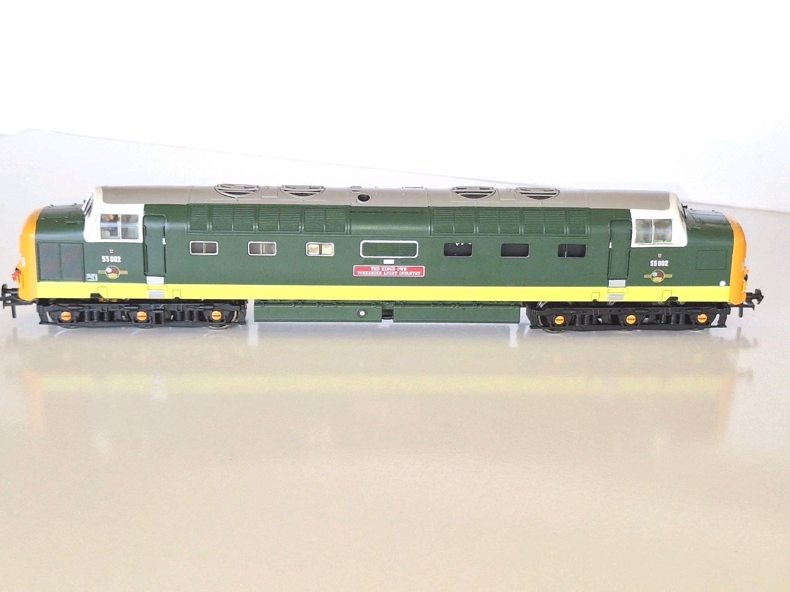 Bachmann 32-525A. DCC Ready. Deltic Co-Co Diesel The Kings Own Yorkshire. OO. DC