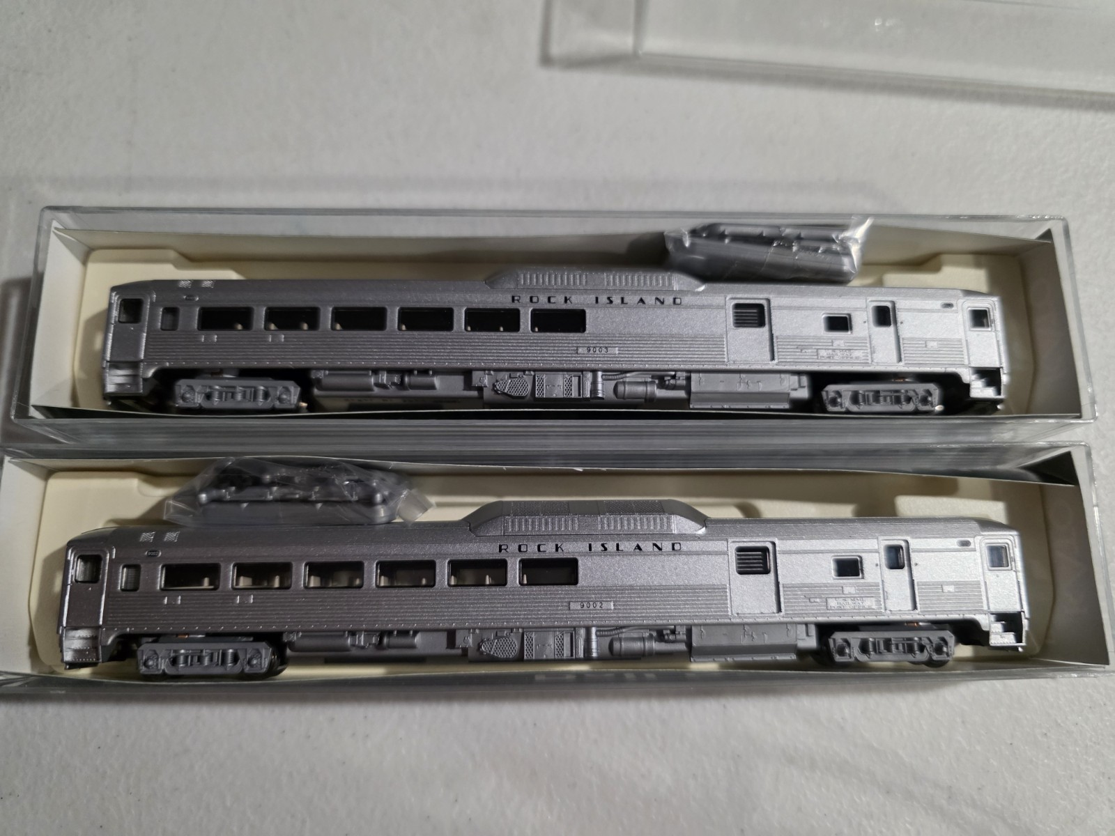 KATO N-Scale #106-3013 Rail Diesel Car Rock lsland, Set E RDC-3 #9002 #9003