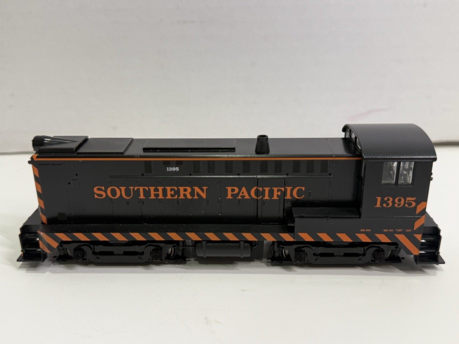 HO Scale Stewart Hobbies Ajin Southern Pacific Baldwin DS-4-4-1000 #1395