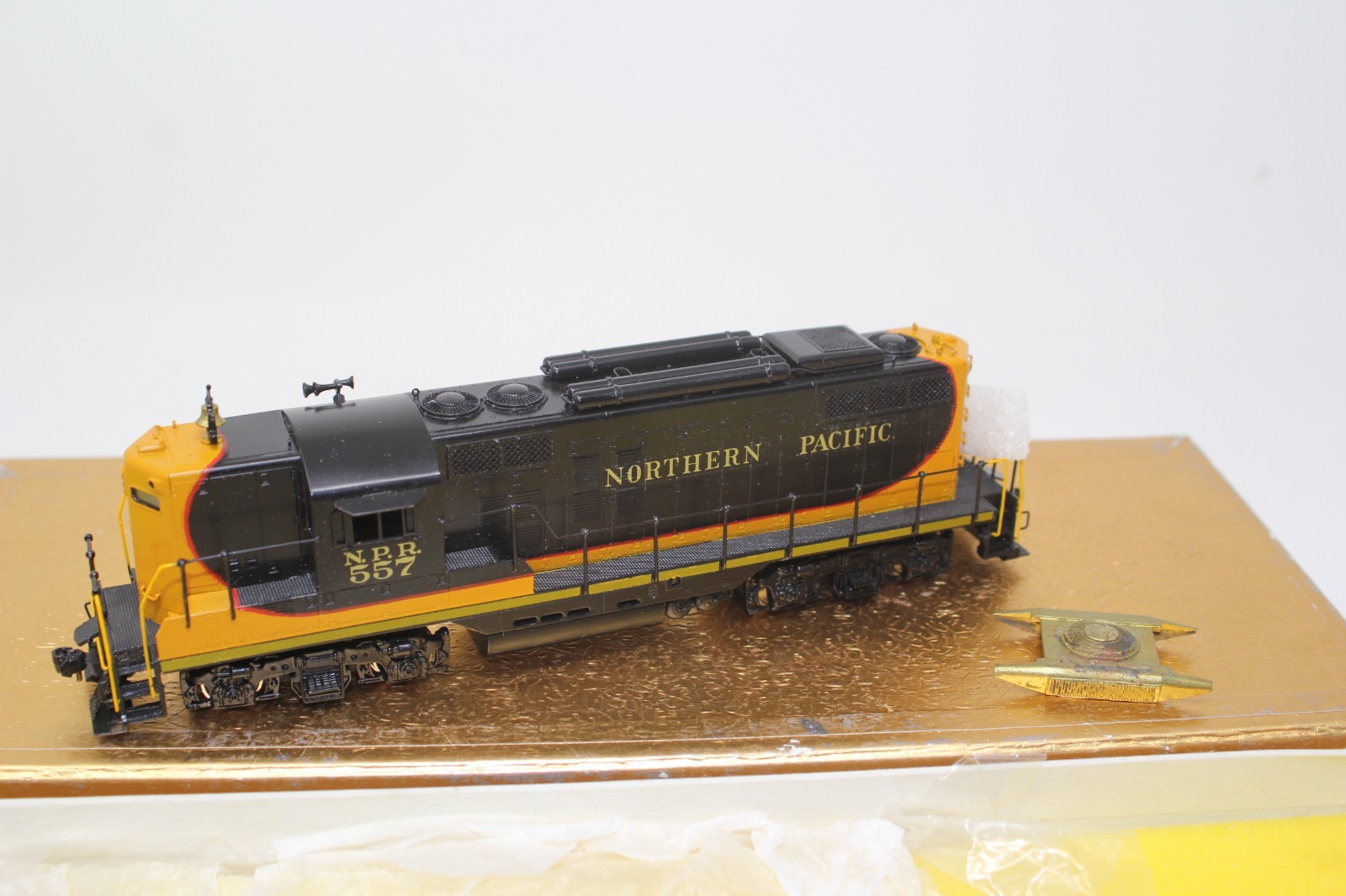 Oriental Limited (Brass) Northern Pacific EMD GP9 Locomotive – Painted #557