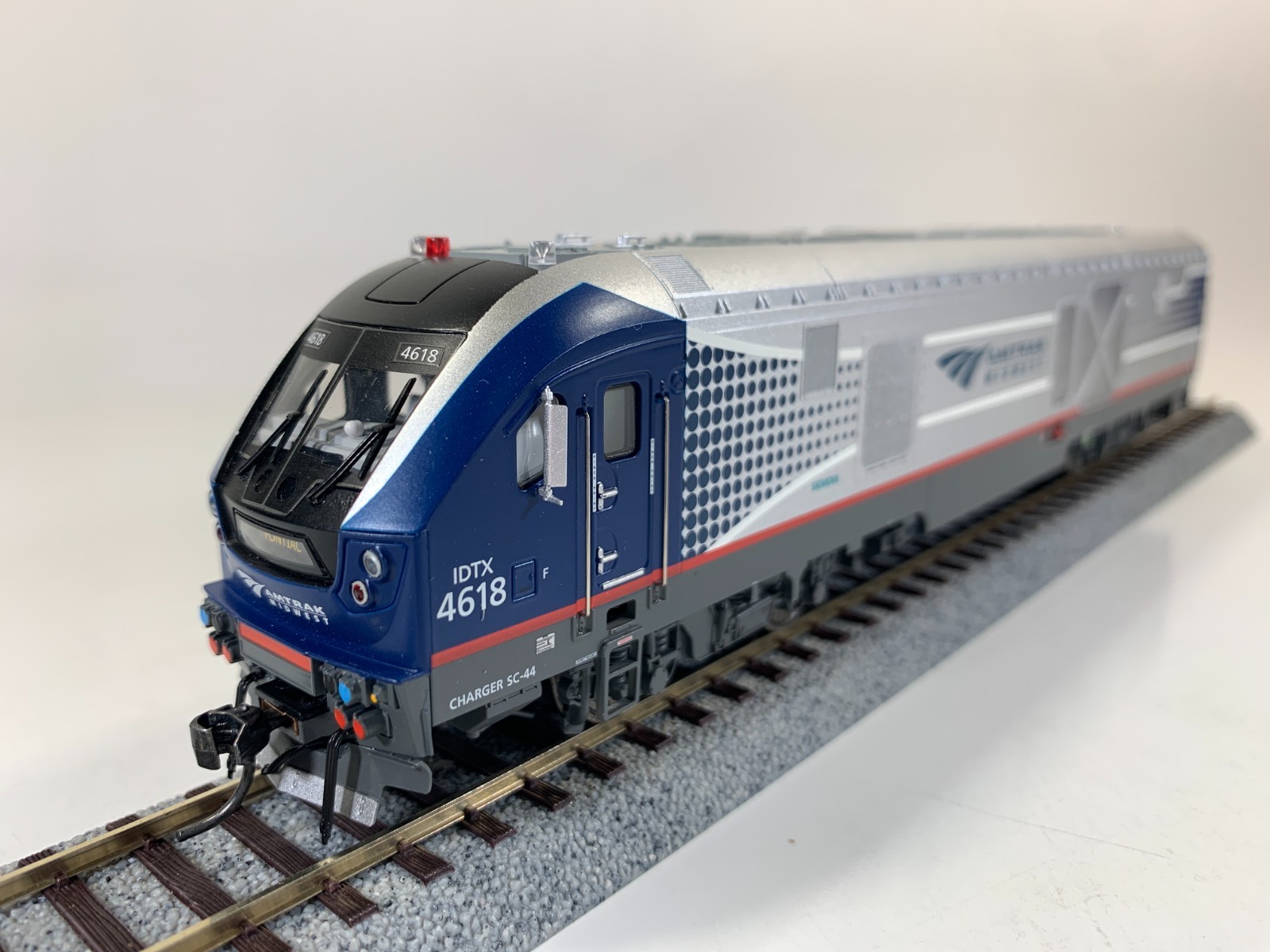 HO Bachmann 67901 Charger SC-44 Diesel Loco w/DCC Amtrack Midwest #4618