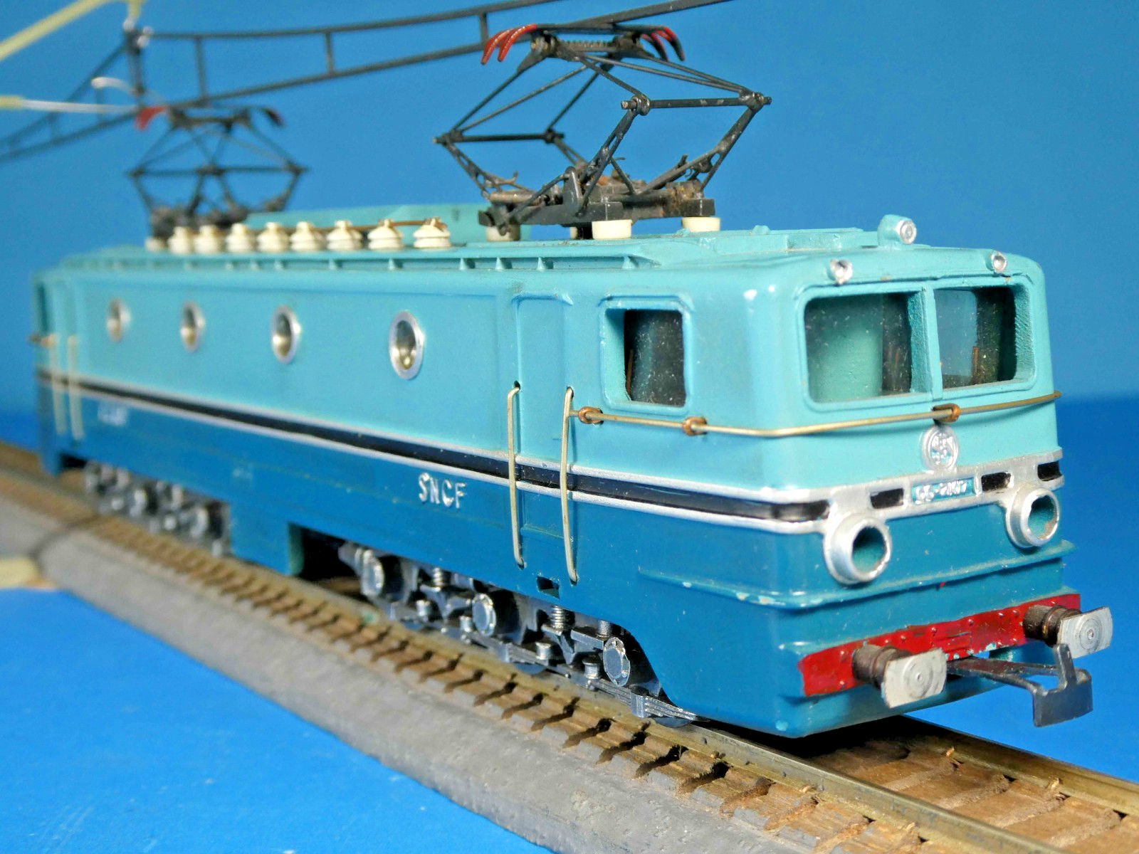 GERARD TAB SNCF CC 7107 ELECTRIC LOCO-1955 CAST METAL-HO 3RAIL DC-RECORD HOLDER
