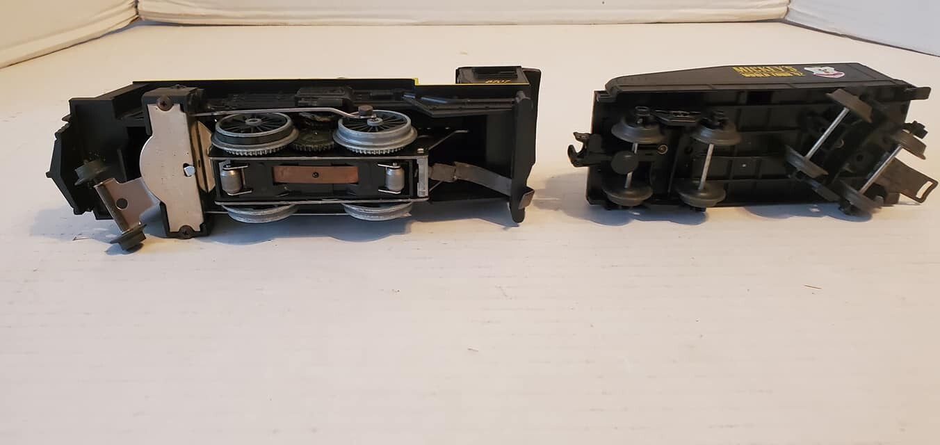 Lionel Train Engine #8707 & Tender from 1992 Disney Mickeys World Tour Train Set