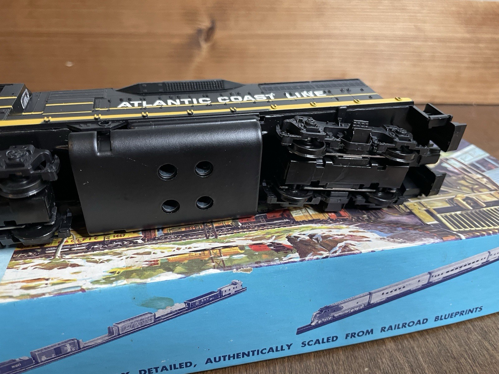 Athearn HO Blue Box Atlantic Coast Line GP35 Diesel Engine #963-Unpowered Dummy