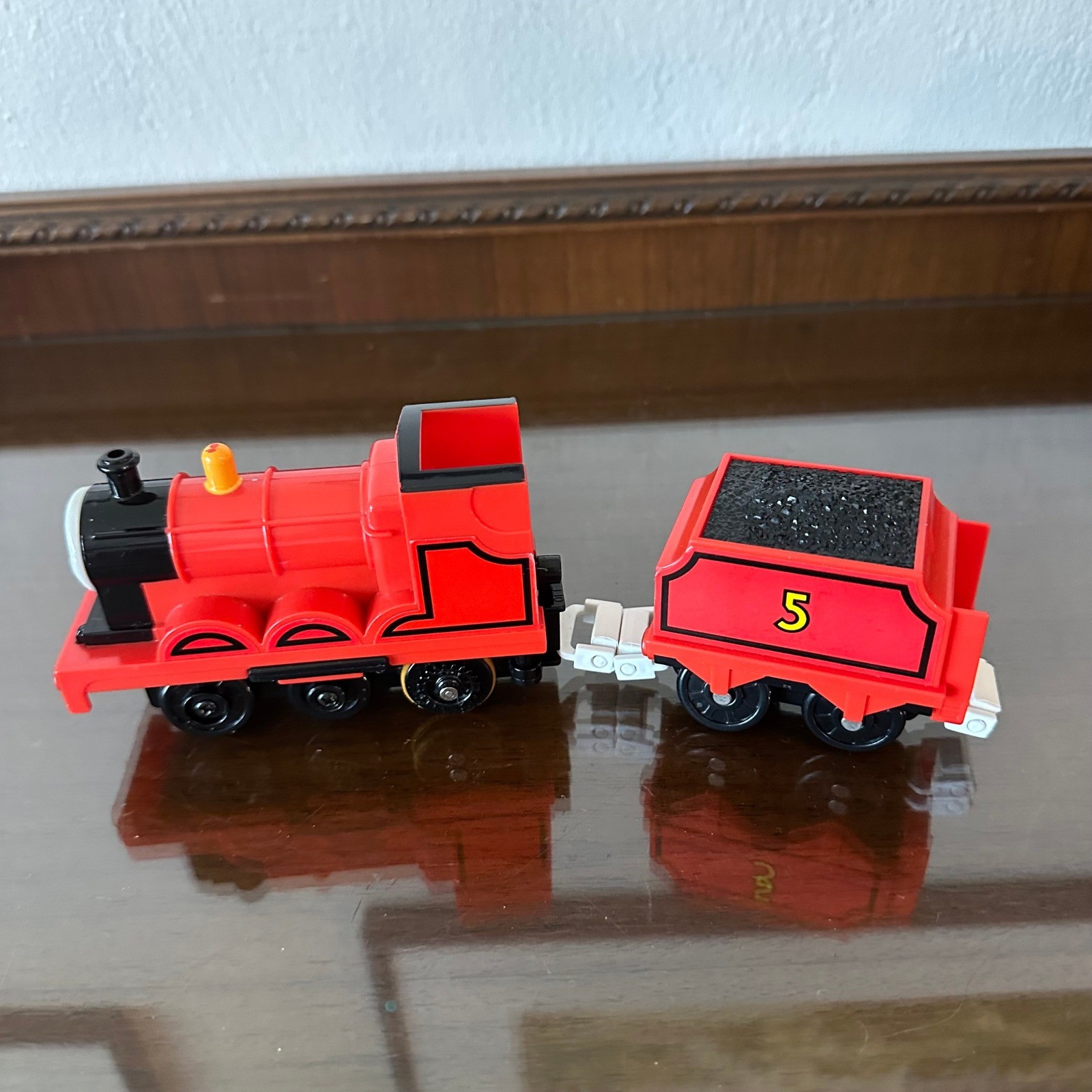 1993 TOMY Motorized James Red Engine with Tender Thomas & Friends Train *WORKS*