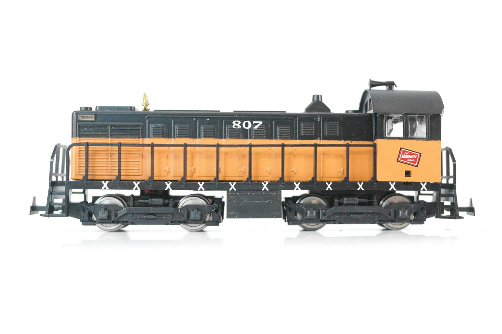 AHM Alco Century 424 Diesel Locomotive “Milwaukee Road” Orange 807.HO Gauge USED
