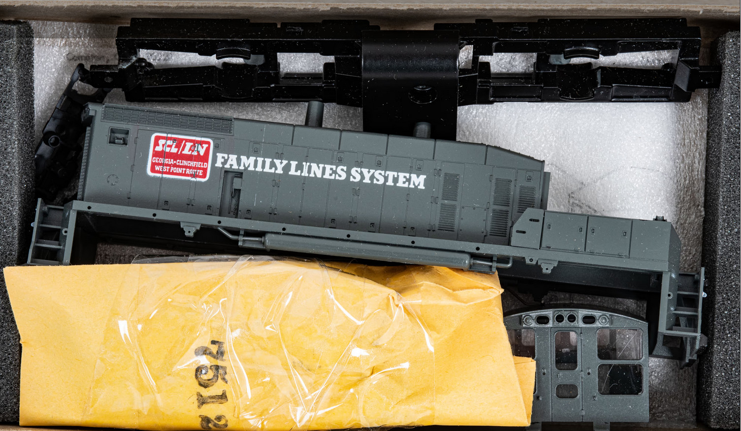 Athearn Model #3908 HO Family Lines System SW1500 switcher engine Georgia Loco
