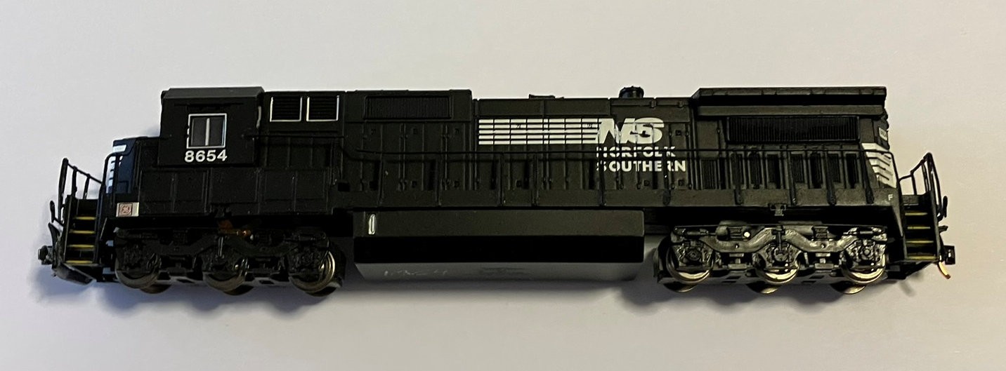Bachmann Spectrum N-Scale GE Dash 8-40C NS 8654 DC Ready Paper Work Display Case