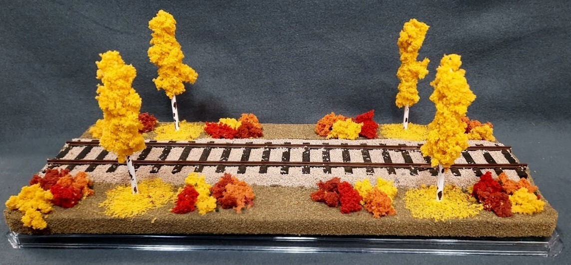 O SCALE – 16″ SINGLE TRACK -“FALL FOLIAGE” DISPLAY CASE FOR ANY O SCALE TRAINS