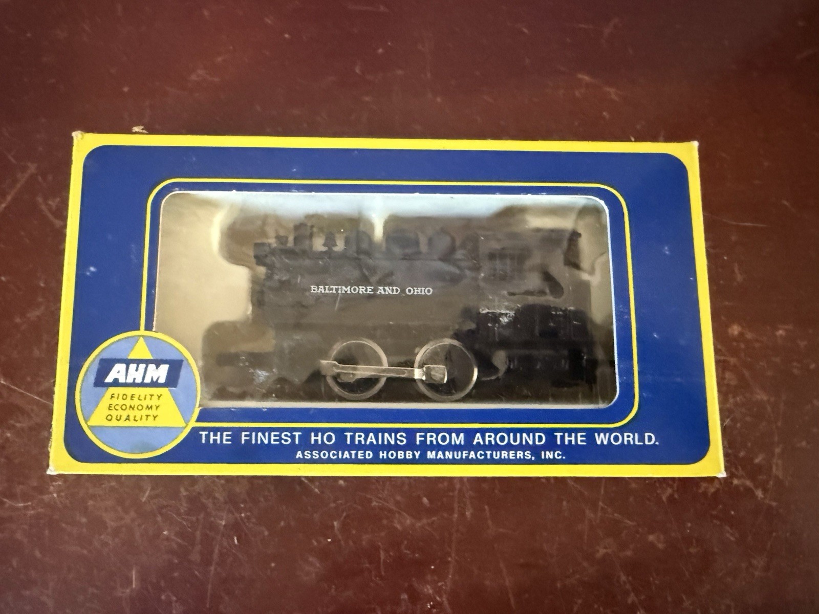 AHM HO Scale 5017-B 0-4-0 Dockside Locomotive – Untested With Box