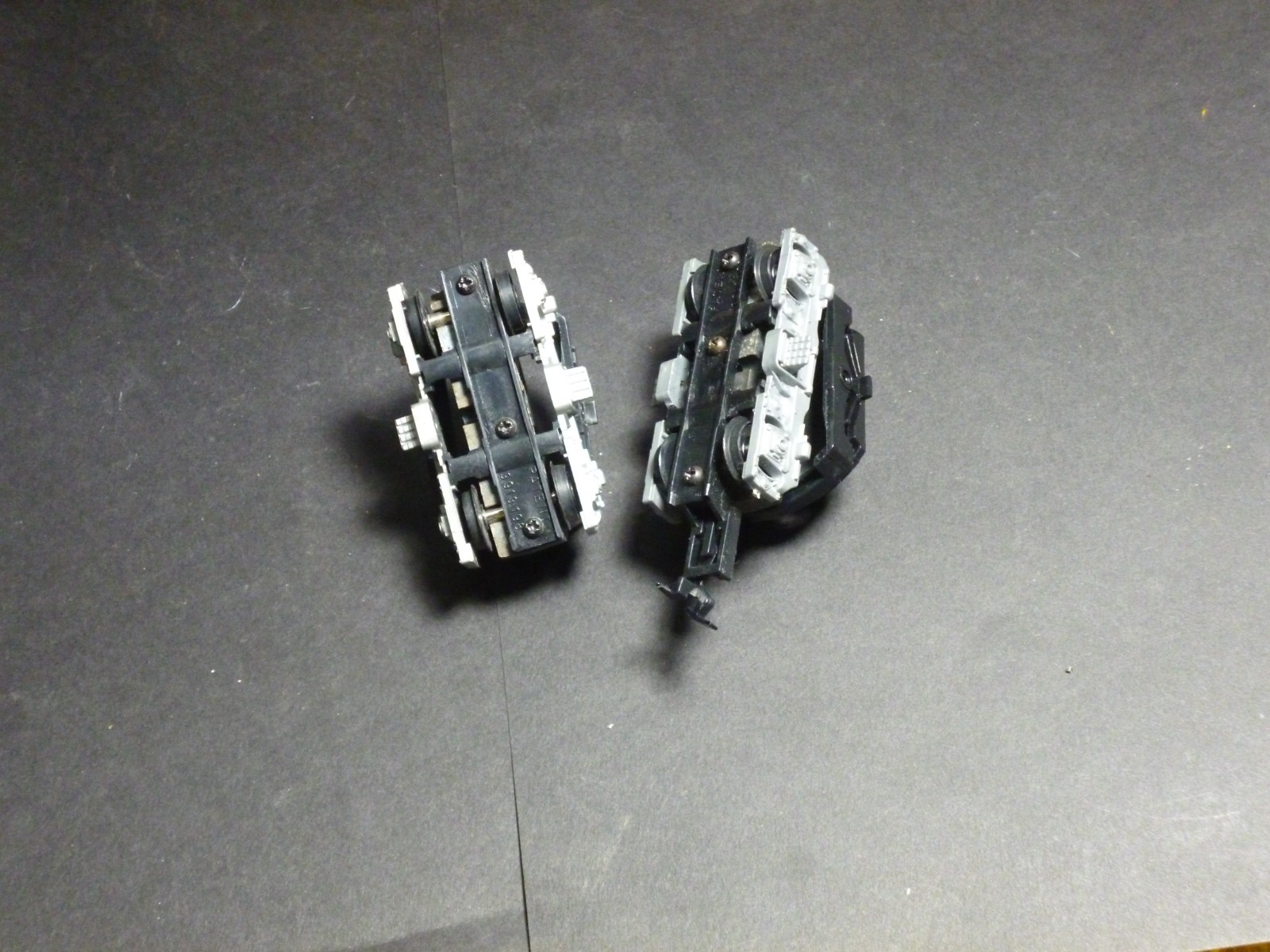 Ho Tyco Life like ? diesel locomotive F7A dummy trucks
