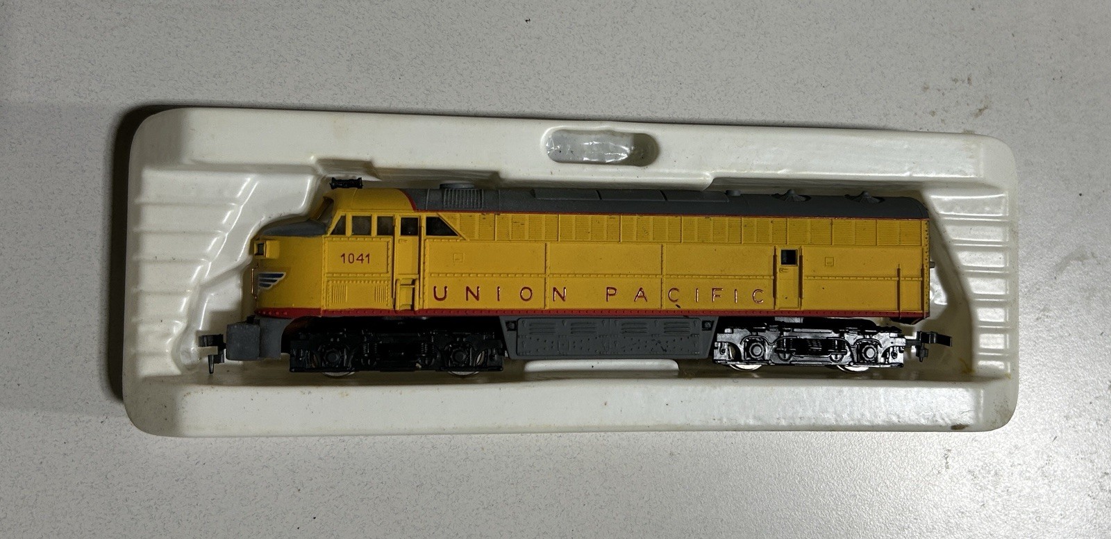 HO Scale AHM 5024K UP Union Pacific FM Diesel Locomotive #1041