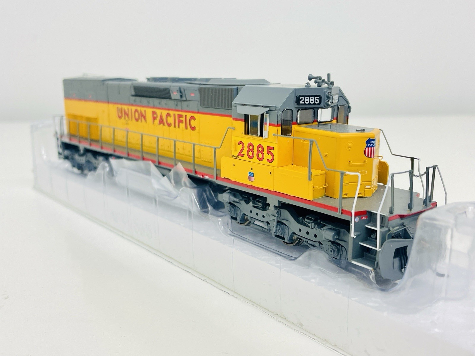 Athearn HO Union Pacific SD40T-2 Diesel w/ PTC Cabinet #2885 DCC No Sound 95138