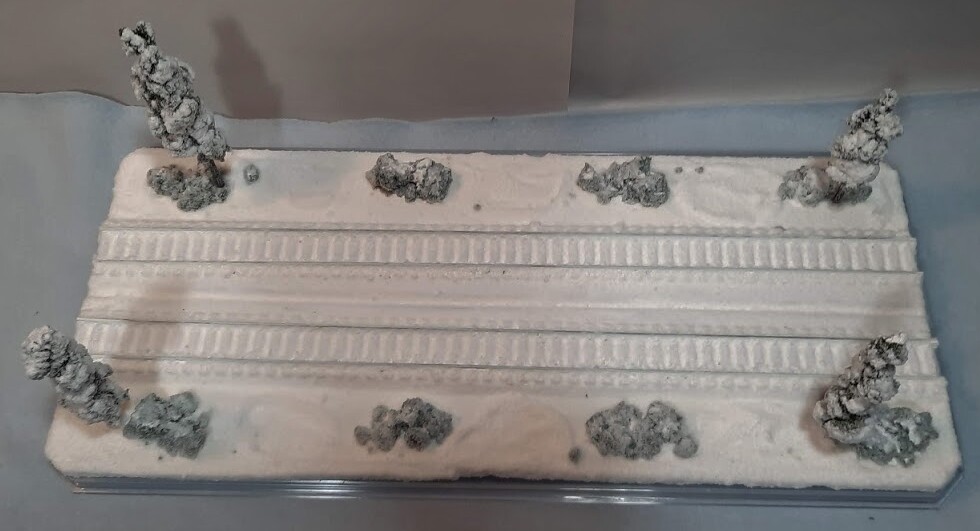 HO SCALE 16″ DOUBLE TRACK “WINTER SCENE” – DISPLAY CASE – FOR ANY HO TRAIN