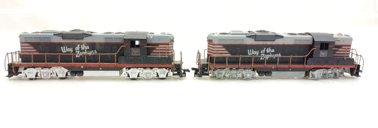 2 Rare Athearn HO Yellow Box 1955 GP-9 CB&Q AA Diesel Locomotive Engine No run