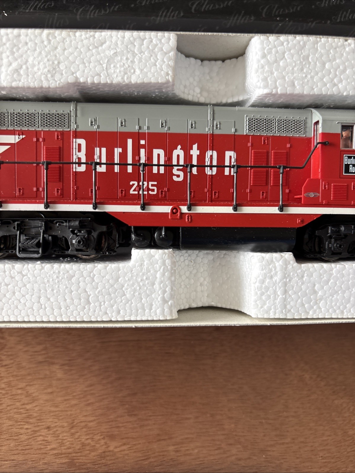 HO Atlas Classic 8430 Chicago Burlington Route GP7 Locomotive #225 L/N