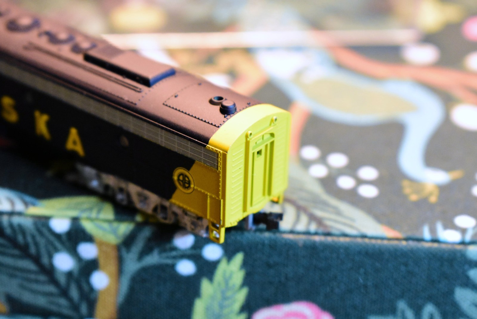 N Scale KATO Dream Designs Alaska Railroad F7 A/B Locomotives 1700 1701 EX