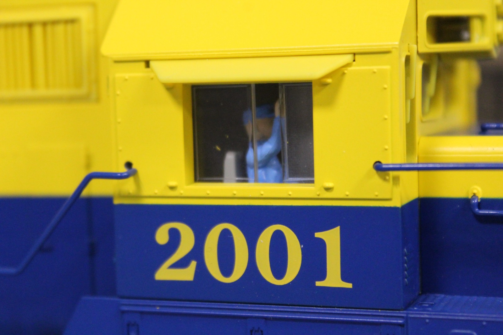 K-Line K2402-2001 Alaska RailRoad GP38-2 Diesel Engine W/LTI TMCC (B2)