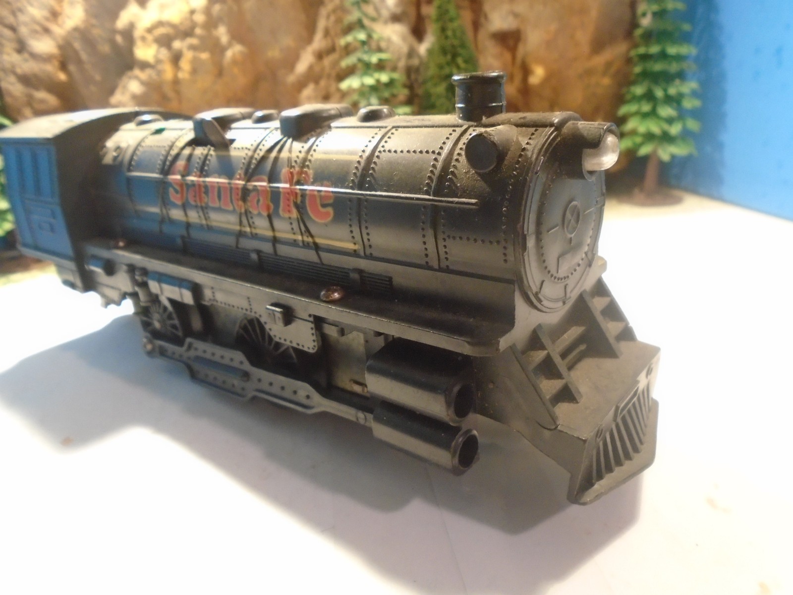 DURHAM INDUSTRIES 027 SCALE WINDUP PLASTIC SANTA FE STEAM LOCO No 8803 5-101-5