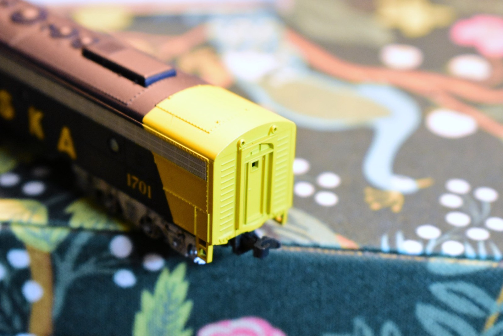 N Scale KATO Dream Designs Alaska Railroad F7 A/B Locomotives 1700 1701 EX
