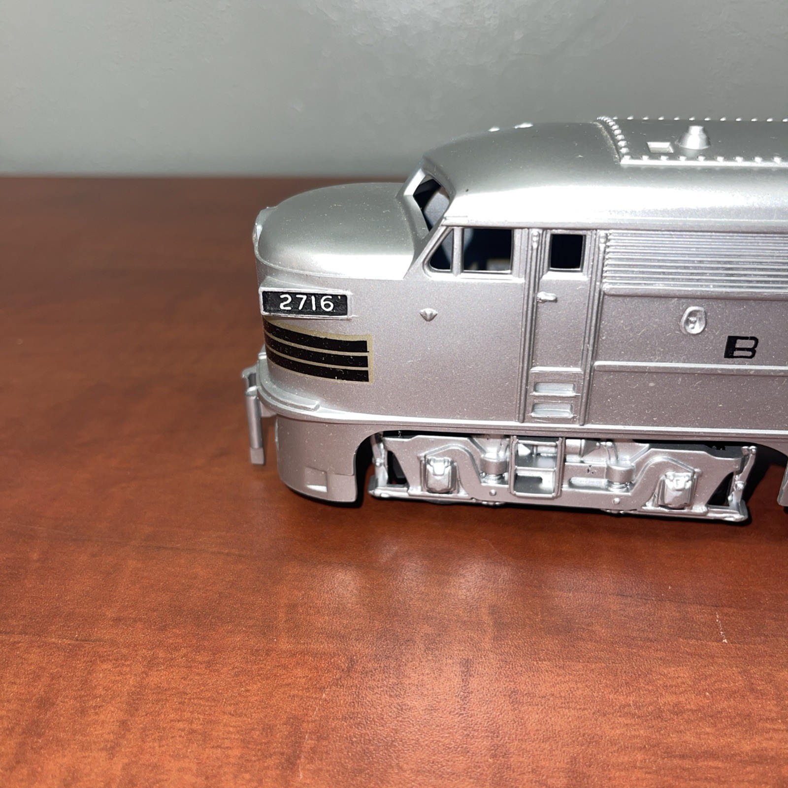 KMT Kusan Auburn Train 2716 ALCO DIESEL LOCOMOTIVE BURLINGTON SHELL No Motor