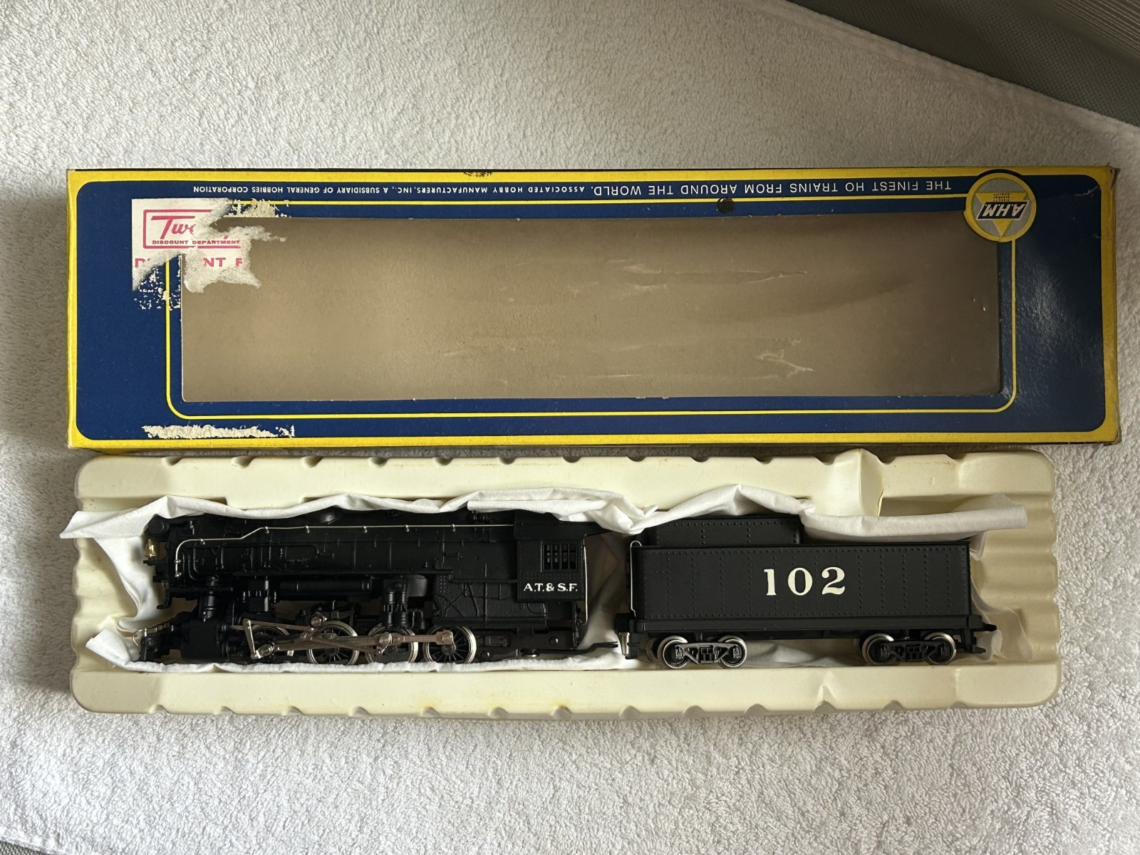 HO Scale – AHM 5082-c Santa Fe 0-8-0 Steam Switcher Engine #102 Great Runner