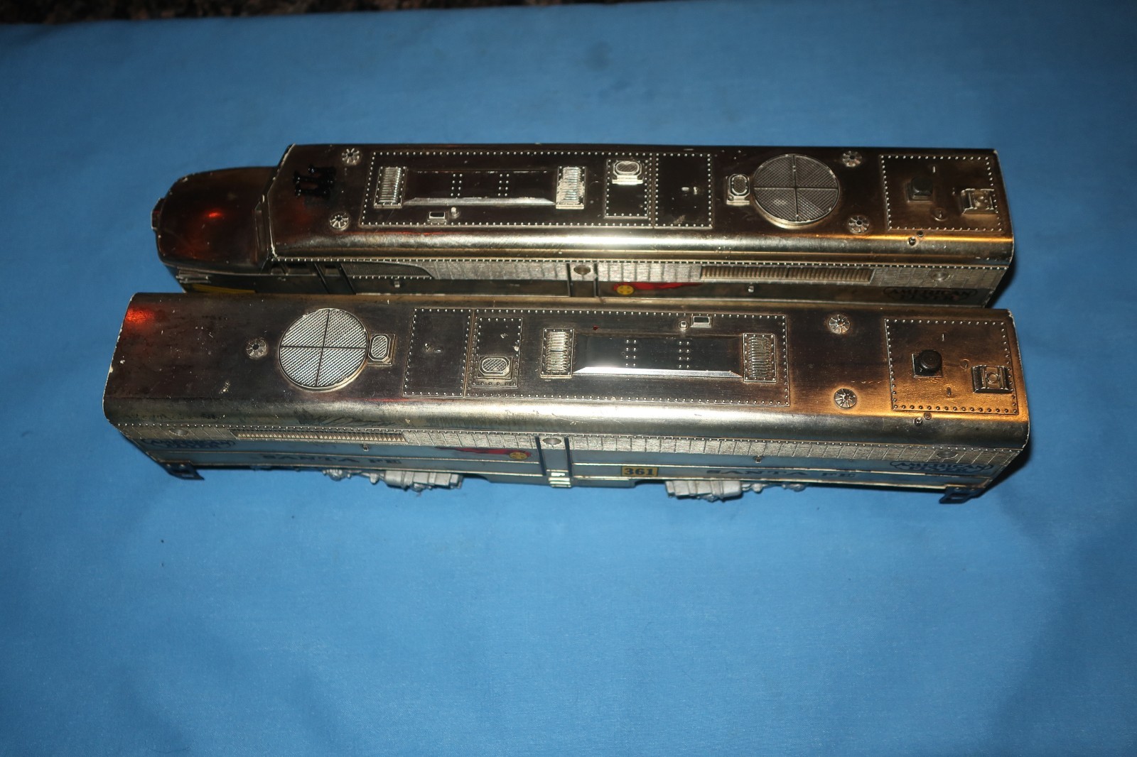 American Flyer Santa Fe #360 and #361 Aloc A & B Units. Chrome. Runs well