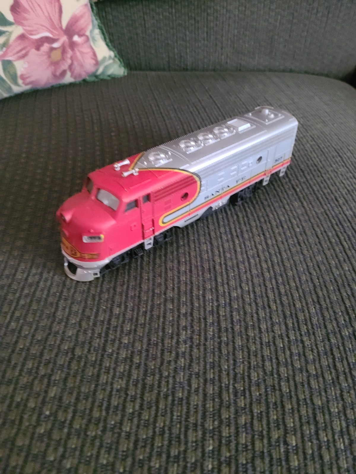 Vintage Bachmann Santa Fe Diesel Locomotive Train Engine, HO Gauge, 7 inches