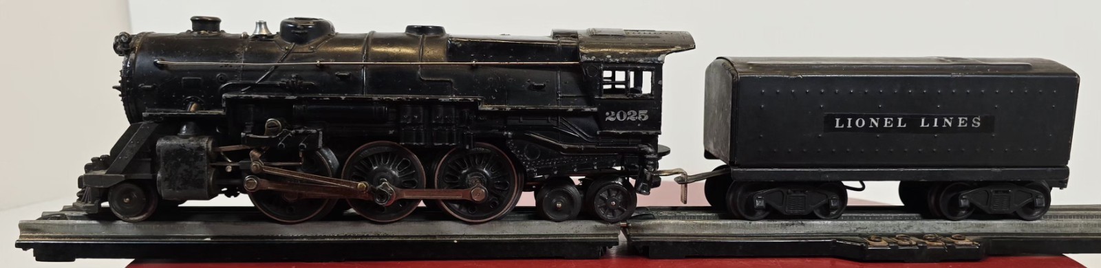 Lionel 2025 Steam Locomotive (1952 Version V) with 6654W Whistle Tender – Tested