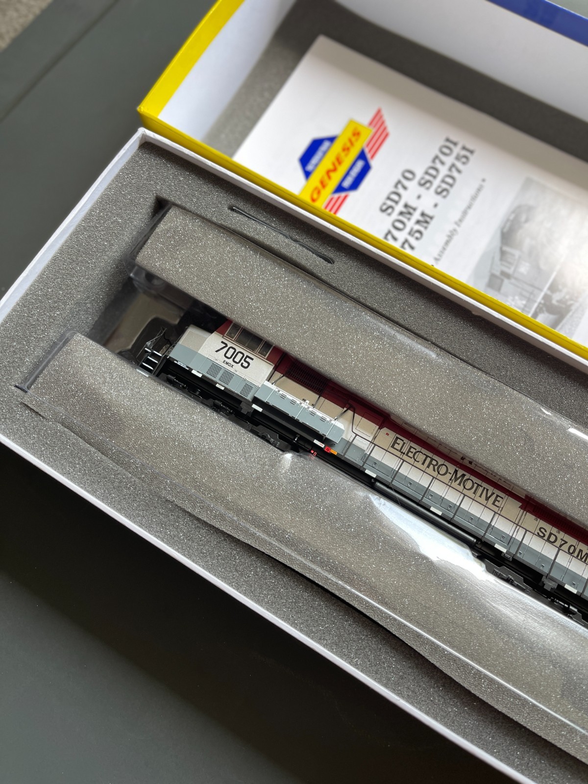 Athearn Genesis HO Locomotive G6123 SD70M EMD Leasing #2 #7005 NIB