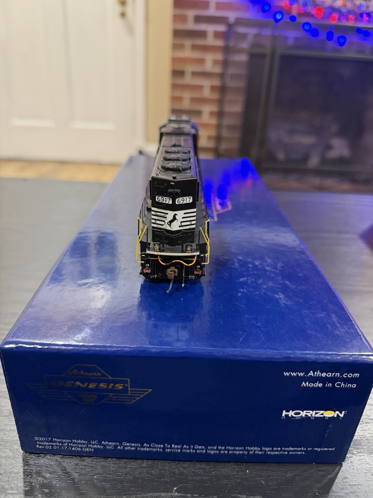 ATHEARN GENESIS NORFOLK SOUTHERN SD60e with ESU Loksound V5 6917